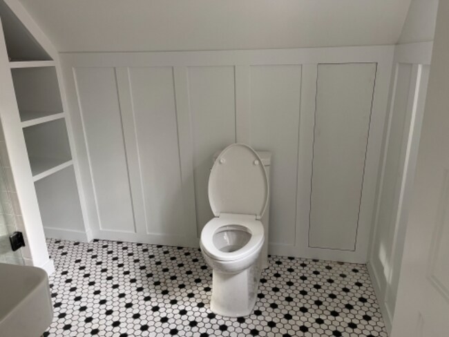 Building Photo - 6301 Alexander Dr