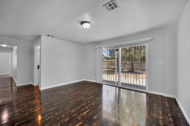 Building Photo - 2221 Santa Clara Dr