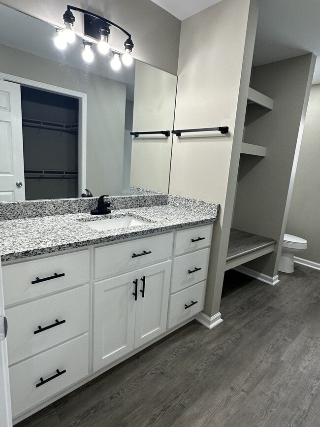 Building Photo - 609 40 th St E