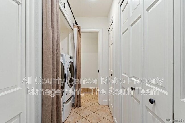 Building Photo - 7731 S Curtice Way