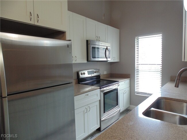 Building Photo - 5120 SW Courtyards Ct