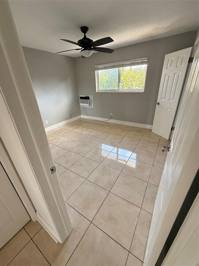 Building Photo - 1818 E Oakland Park Blvd