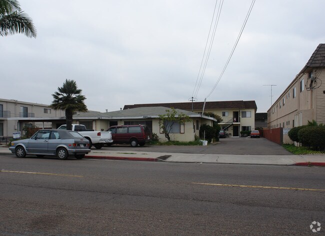 Primary Photo - Woodlawn Apartments