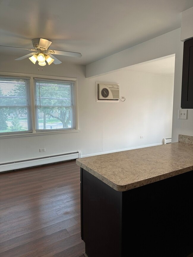 Building Photo - 4537 Maple Ave