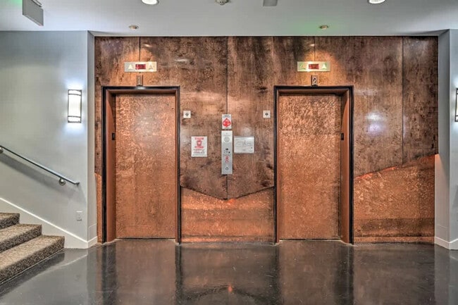 Building Photo - 1400 Hubbell Pl