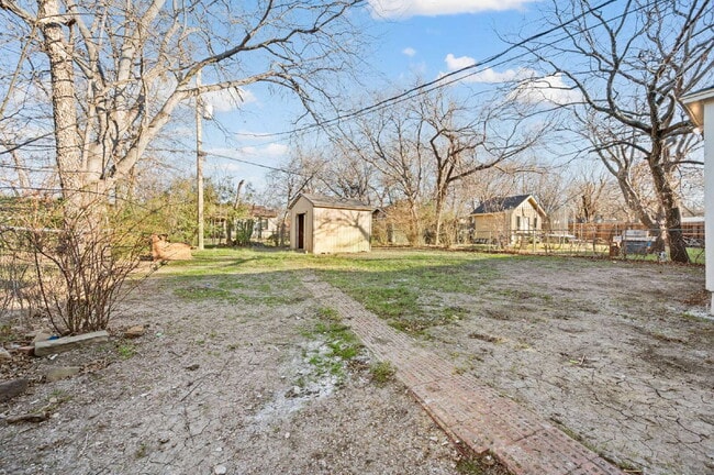 Building Photo - "Updated 4-Bedroom Gem in Fort Worth – Close to all things Ft Worth!"