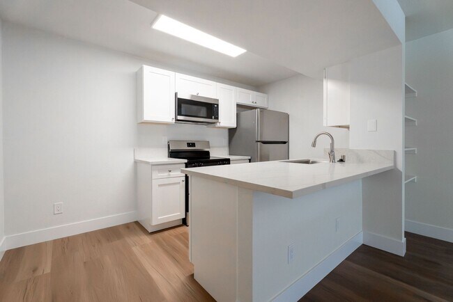 Building Photo - 5158 S Jones Blvd
