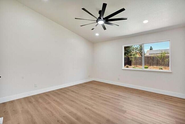 Building Photo - 2775 Chianti Ave