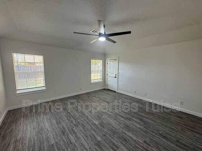 Building Photo - 1208 S 35th St