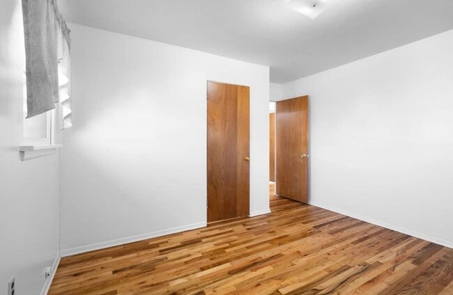 Building Photo - 603 E Columbia Ave