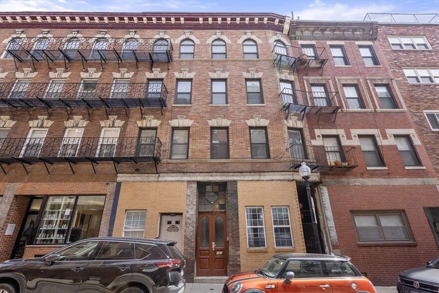 Building Photo - 165 Salem St