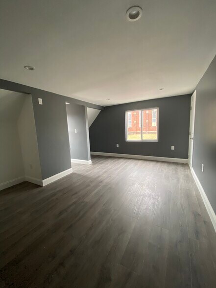 Building Photo - 1923 Messanie St