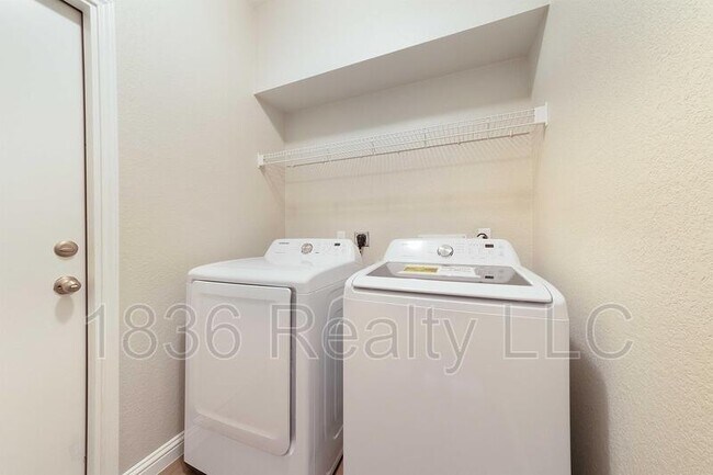 Building Photo - 1816 Big Bend Dr