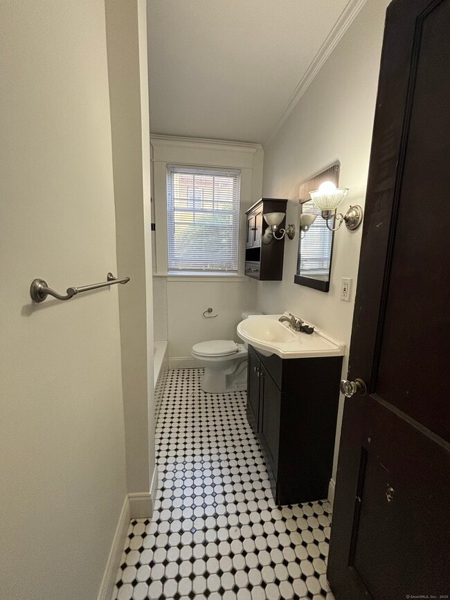 Building Photo - 155 Elm St