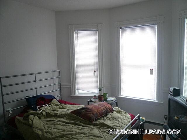 Building Photo - 94 Hillside St