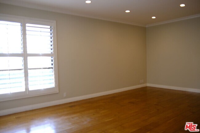 Building Photo - 4444 Wilshire Blvd