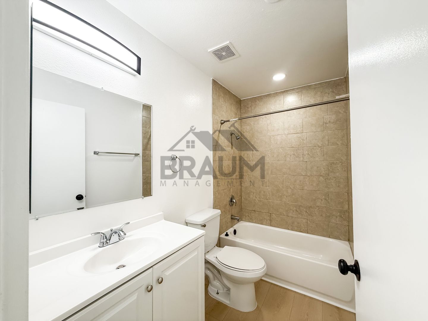 Building Photo - 14801 Delano St