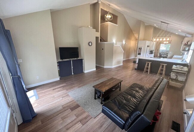 Building Photo - Great Neighborhood 3bd/ 2.5 Avail. Nov. 28th