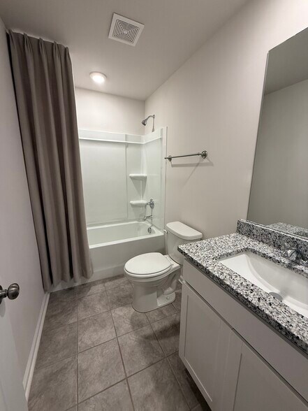 Building Photo - 374 Highline Trl