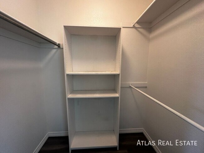 Building Photo - 10789 Vista Rd