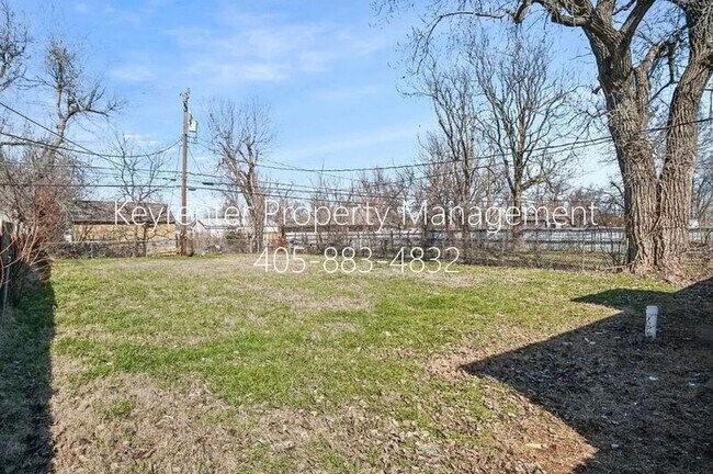 Building Photo - 3937 SW 27th Pl
