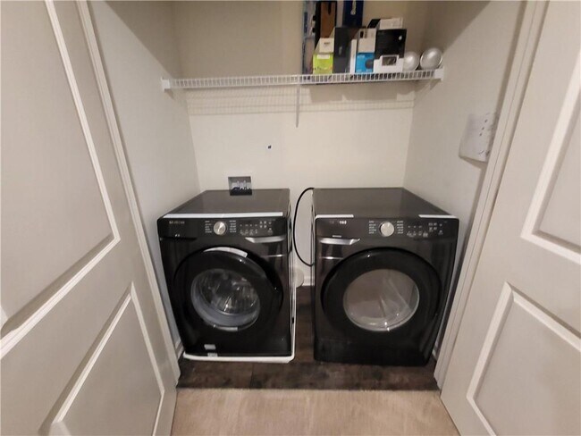 Building Photo - 5163 Madeline Pl