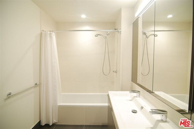 Building Photo - 889 Francisco St