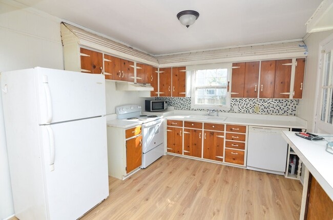 Building Photo - Quaint Charlotte Park Home