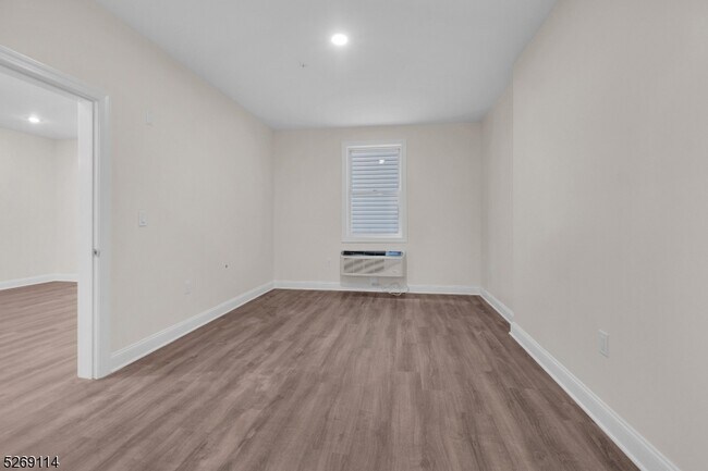 Building Photo - 751 Vose Ave