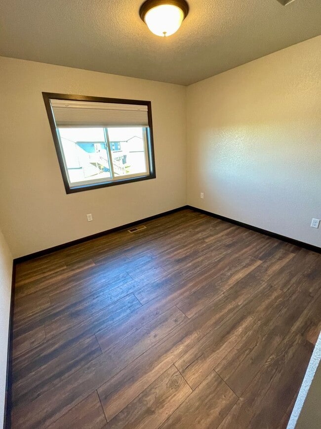 Building Photo - * GAME-CHANGING-MOVE-IN-SPECIAL * 4 Bedroom, 3 Bathroom with Office for Rent