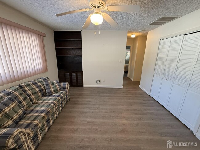 Building Photo - 10 Tyndall Rd