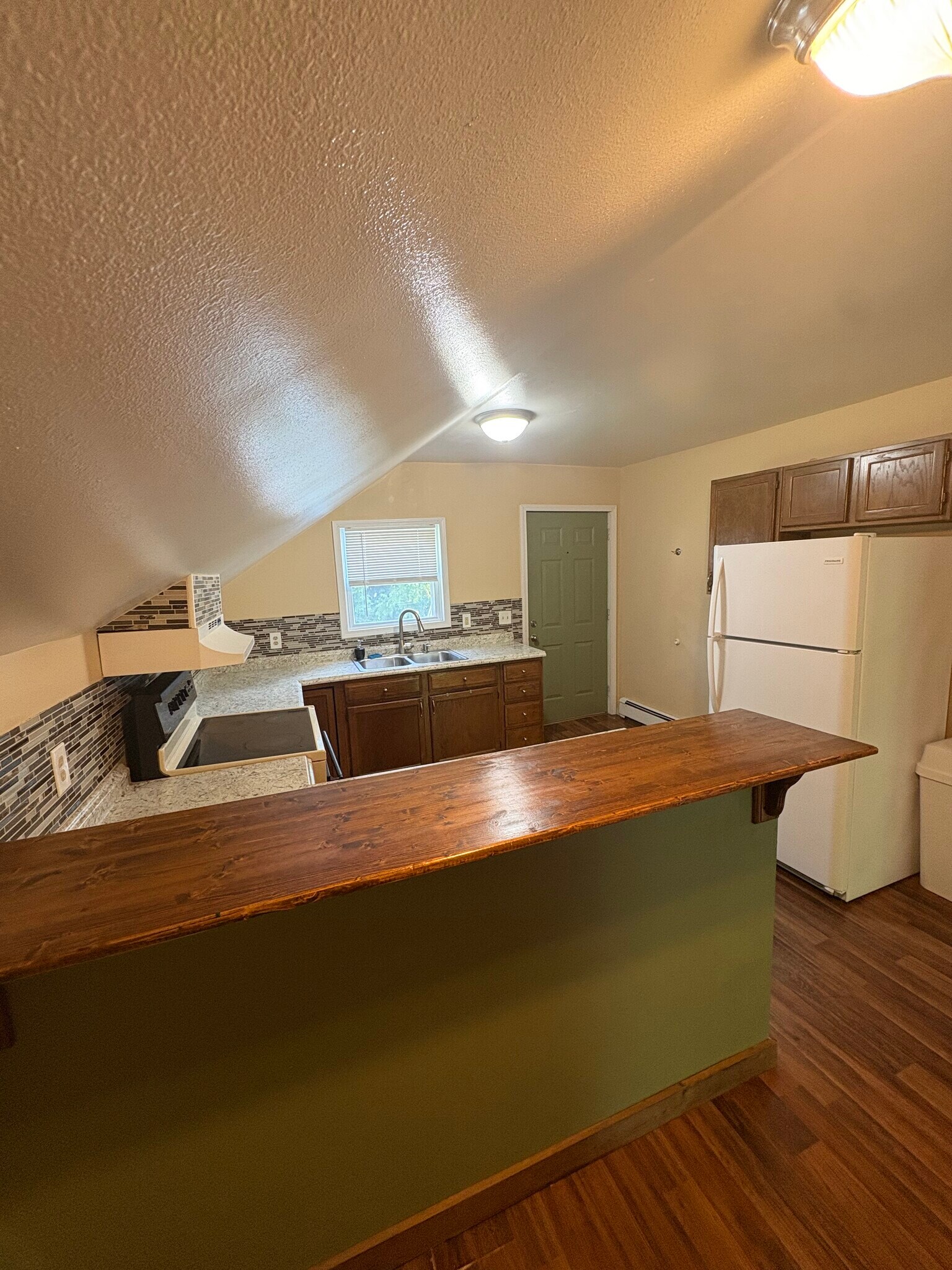 Building Photo - 428 Merrick St