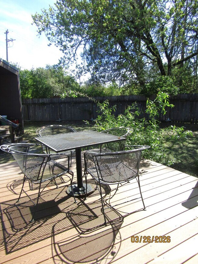 Building Photo - 6127 Old Redwood Hwy