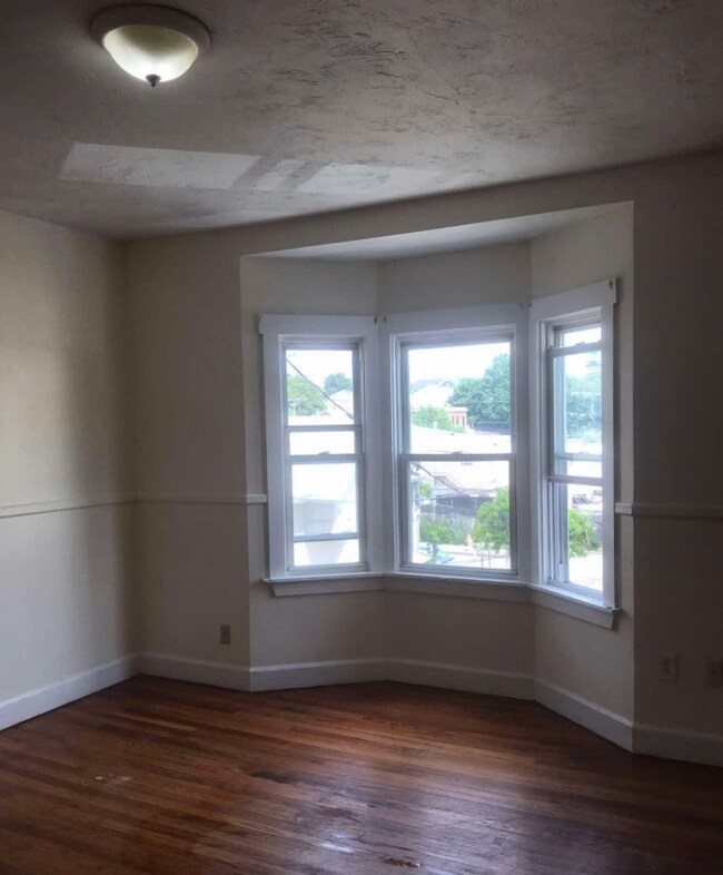 Building Photo - 118 Seabury St