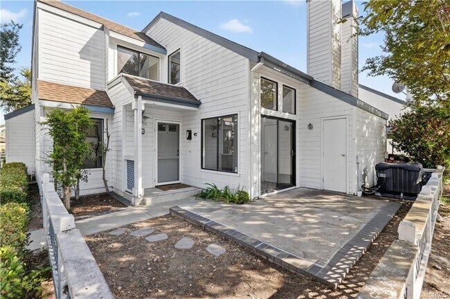 Building Photo - 45 Briarglen