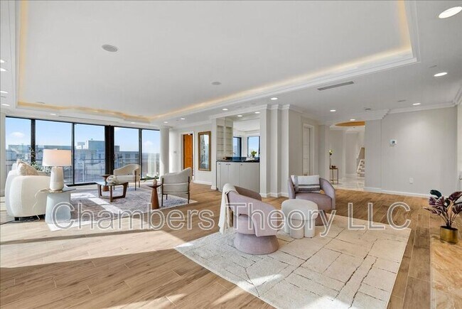 Building Photo - 1530 Key Blvd