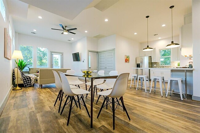 Building Photo - 4303 Chester St