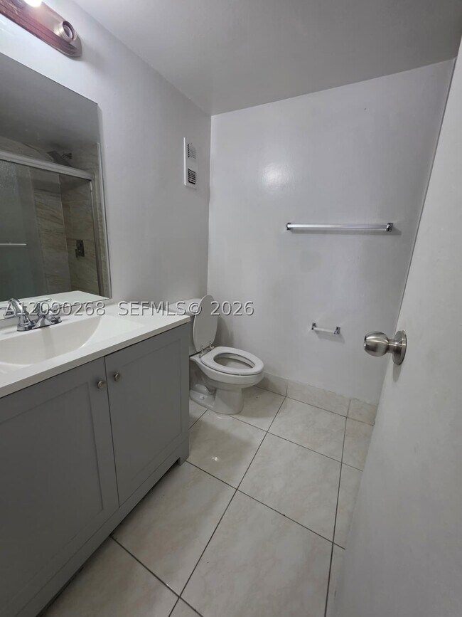 Building Photo - 16950 DixieB225 B-225