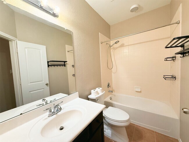 Building Photo - 1062 Cedar Lake Ct