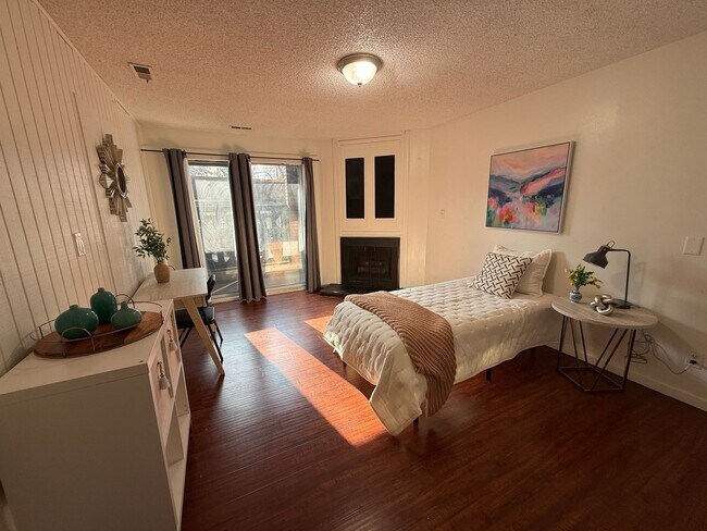 Building Photo - Large Private Girl  Room Downtown ASAP - Balcony, Storage and more