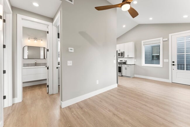 Building Photo - Medford Mews, Carriage House 321