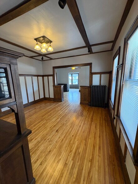 Building Photo - 509 W 22nd St