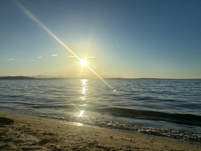 Building Photo - 2440 Wickstrom Pl SW