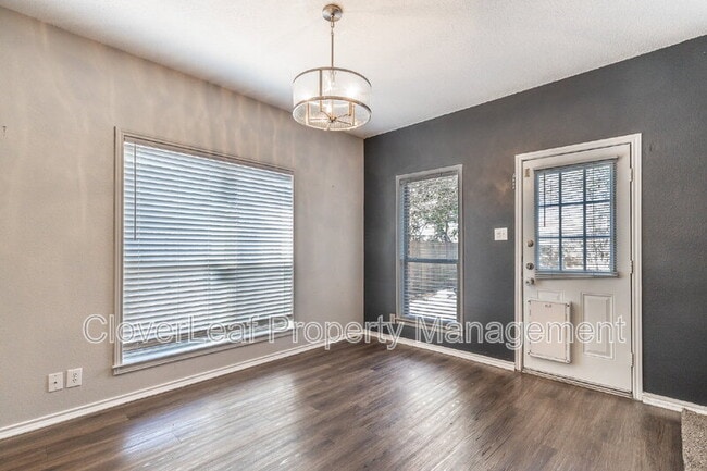 Building Photo - 16615 Raven Glenn