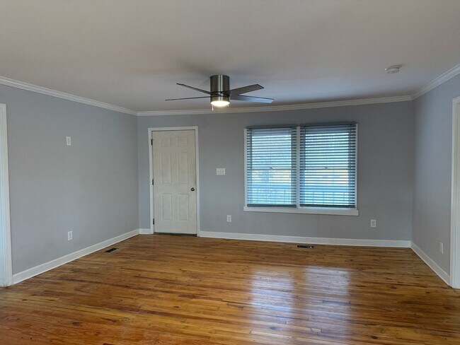 Building Photo - Renovated 3 bedroom 2 bathroom home with large yard