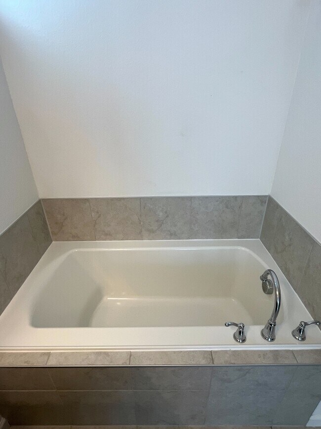 Building Photo - 1914 Rosen Dr