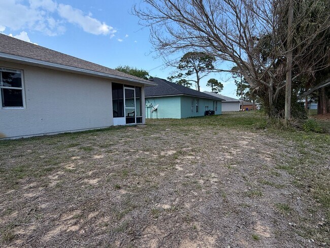 Building Photo - 2BR 2BA Updated Duplex in Sebastian Highlands