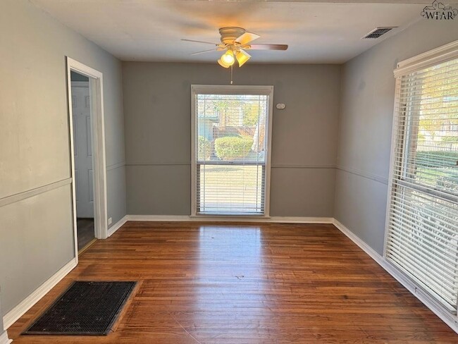 Building Photo - 1801 Rose St