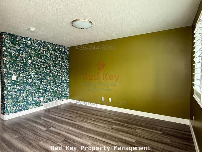 Building Photo - Kay Ln Townhouse