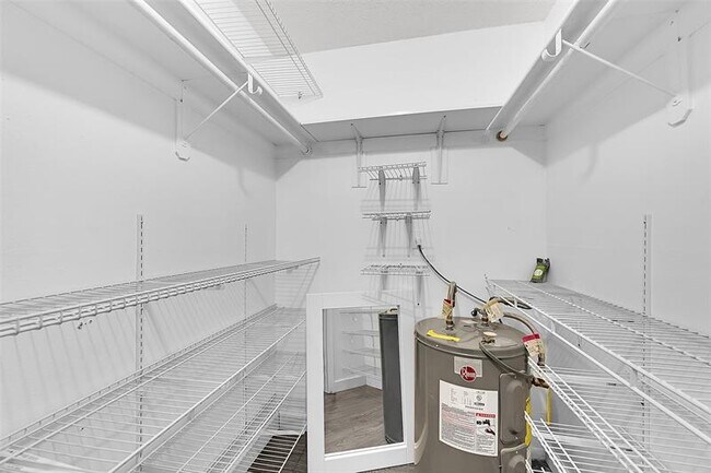 Building Photo - 1027 Tequesta St